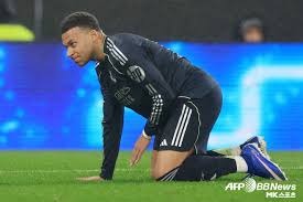 揭秘地下棋牌室的“千术”陷阱：保护自己的唯一方法是不赌。（地下棋牌室的骗术真相：唯有远离赌博才能保全自己）